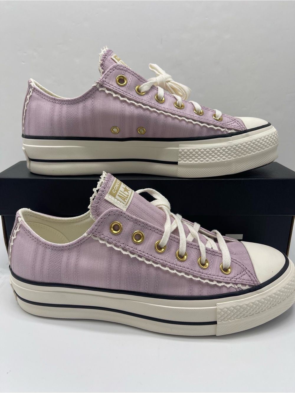 Converse A17201C CTAS LIFT OX
ALTITUDE LILAC/EGRET/BLACK Platform Sneakers